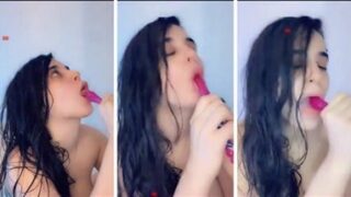 Sarah Love Nude Masturbating in Bathtub Snapchat Video Leak